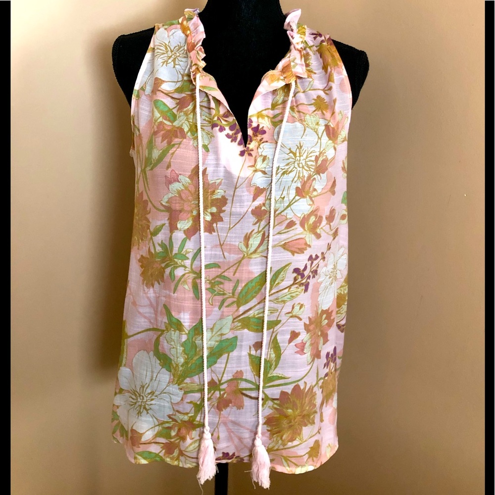 Harve Benard sleeveless split neck floral blouse